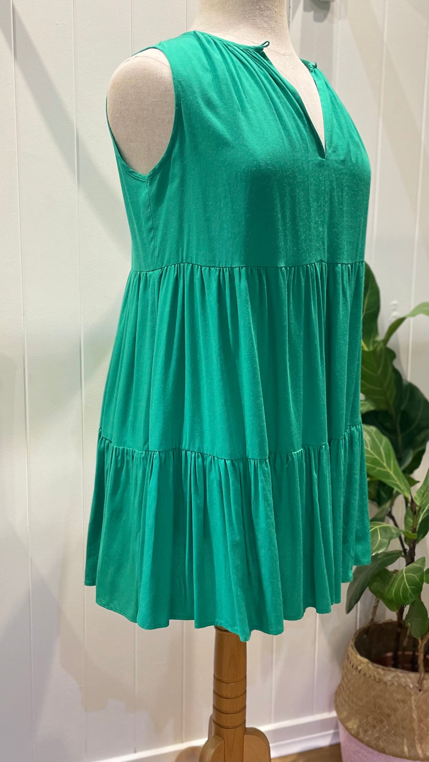 SAIJO Short Dress in Green (No Sleeves)